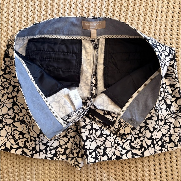 Banana Republic Hampton Fit Shorts - Picture 9 of 11